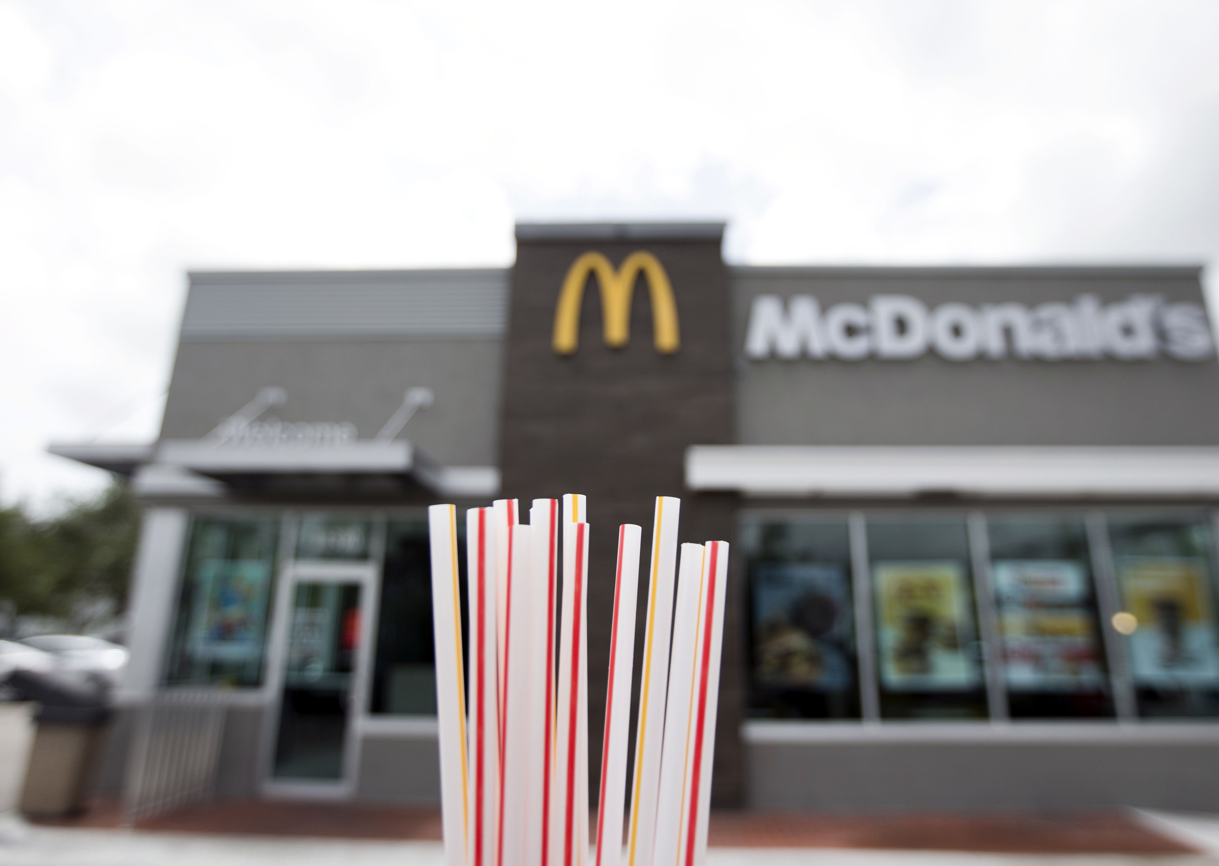 Fast meals gamers take tentative steps toward sustainable packaging